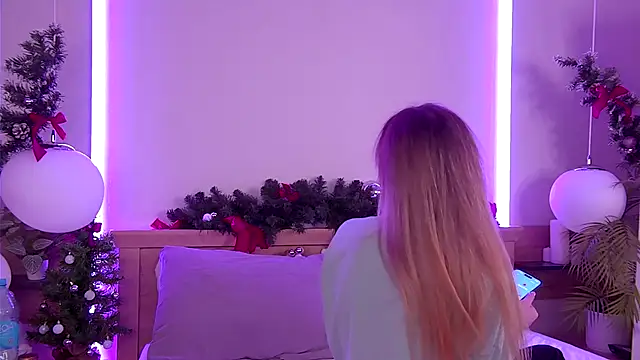 AriWild online show from December 2025 04:43:01 AM