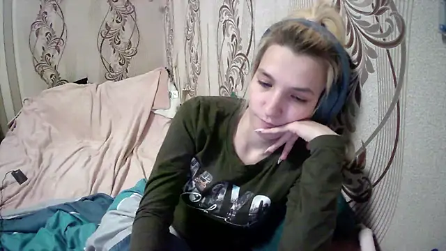 Snapshot of AlissaClark chatting on April 2026 08:48:02 PM AlissaClark online show from April 2026 08:48:02 PM