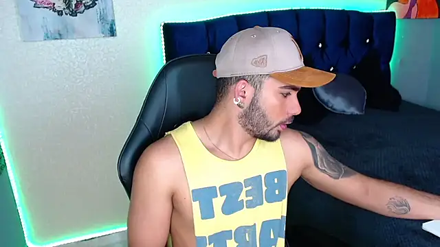 adamhairy online show from April 2026 07:32:01 PM