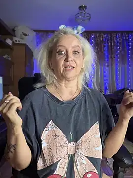 Snapshot of SquirtMilf00 chatting on January 2025 05:41:02 AM SquirtMilf00 online show from January 2025 05:41:02 AM