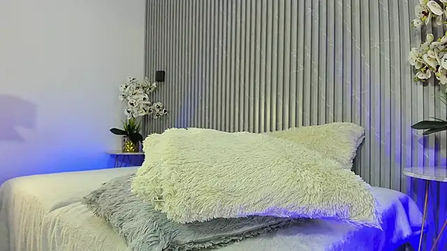 Snapshot of SOPHICOLLINS chatting on September 2025 07:06:02 PM SOPHICOLLINS online show from September 2025 07:06:02 PM