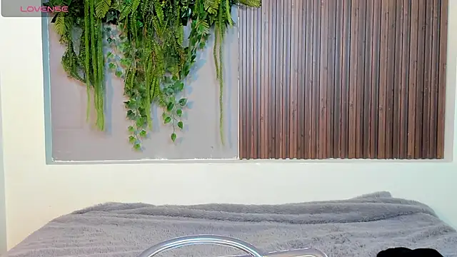 Dakotaferreti online show from September 2025 08:36:01 PM