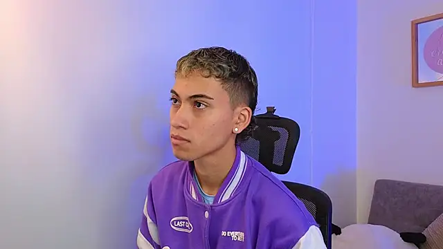 yulian vasquez online show from October 2025 12:24:01 PM