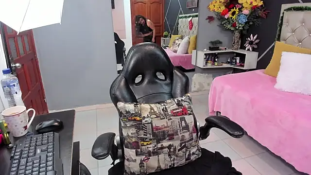 kris milff online show from December 2025 08:57:01 PM