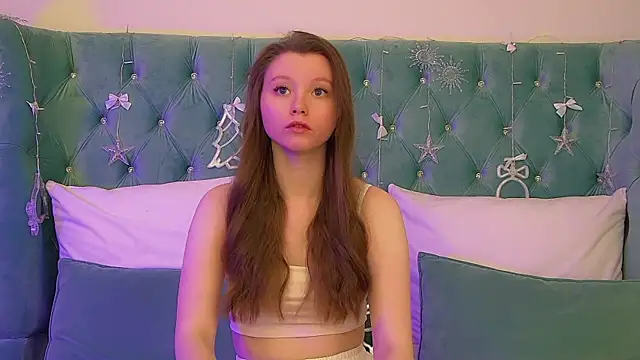 KeiraAsti online show from December 2025 06:03:01 PM