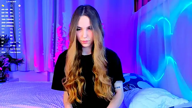 Snapshot of -CindyLou chatting on September 2025 08:47:02 PM -CindyLou online show from September 2025 08:47:02 PM