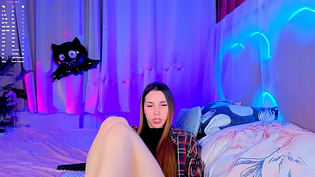 Snapshot of -CindyLou chatting on October 2025 08:27:02 PM -CindyLou online show from October 2025 08:27:02 PM