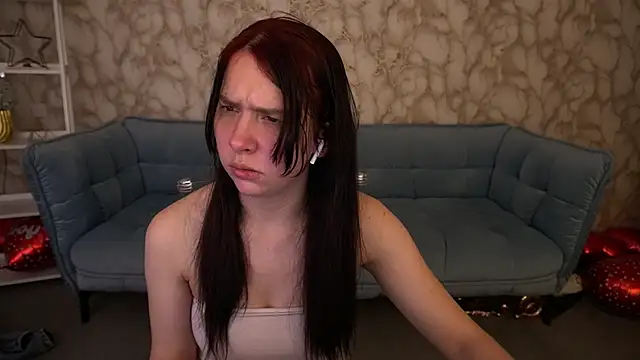 LiviaShy online show from April 2026 07:18:01 PM