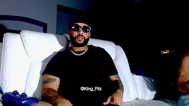 Snapshot of KING_FITZ chatting on April 2026 01:15:01 AM KING FITZ online show from April 2026 01:15:01 AM