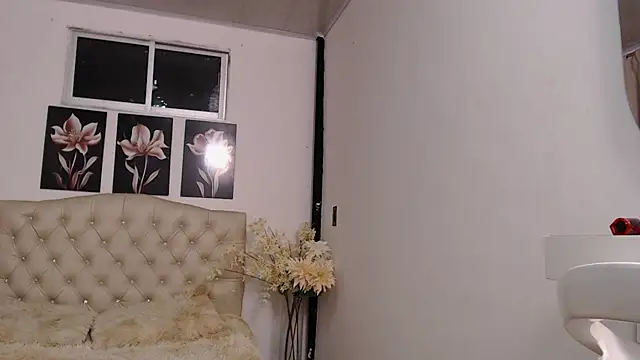 pinky f00x online show from September 2025 12:48:02 AM