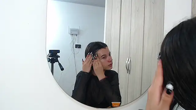 pinky f00x online show from November 2025 09:00:02 PM