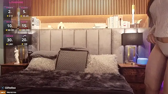 Angelina Dior online show from September 2025 06:21:01 PM