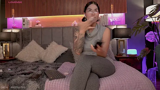 Snapshot of Angelina_Dior chatting on June 2026 04:11:01 PM Angelina Dior online show from June 2026 04:11:01 PM