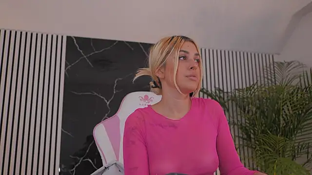 daisyblushh online show from November 2025 05:01:01 PM