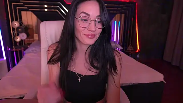 EviLune online show from September 2025 08:10:01 PM