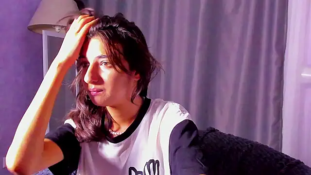 Elfy Rare  online show from September 2025 08:32:02 PM