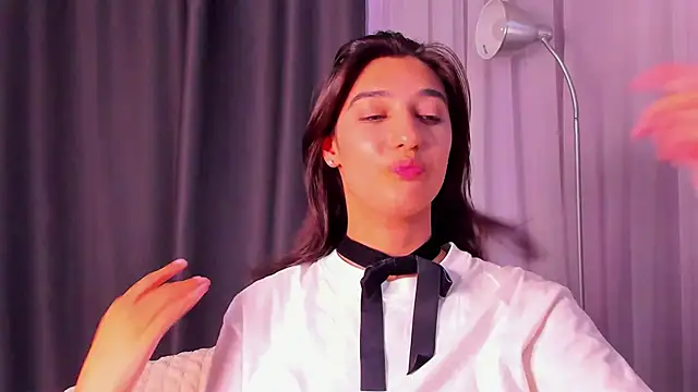 Elfy Rare  online show from October 2025 02:59:02 PM