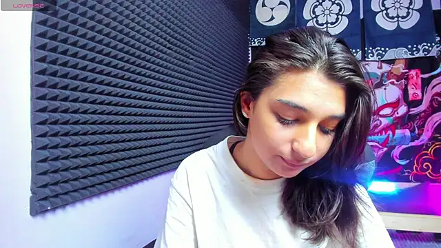 Elfy Rare  online show from October 2025 03:02:02 PM