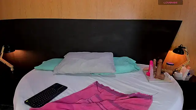 Dakota Monroe online show from September 2025 08:03:01 PM