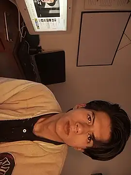 Snapshot of Friqui_Sex chatting on November 2025 03:22:01 PM Friqui Sex online show from November 2025 03:22:01 PM