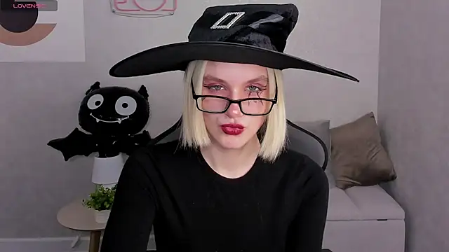 Carolin Miller online show from October 2025 07:34:01 AM