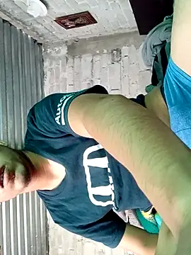 Snapshot of SpiltSuccor chatting on November 2025 07:13:02 PM SpiltSuccor online show from November 2025 07:13:02 PM