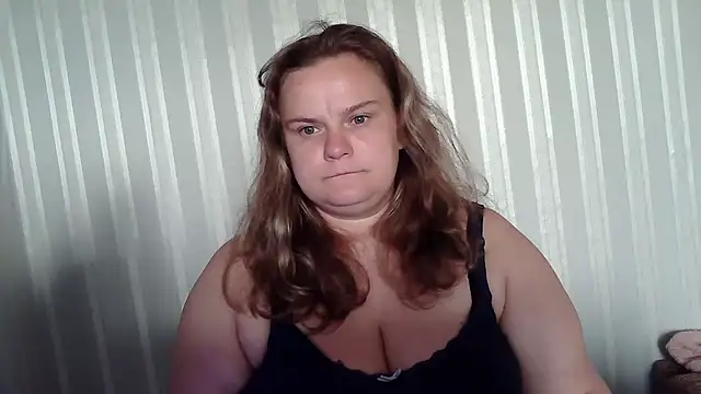 Snapshot of HollyXEva chatting on September 2025 06:02:01 AM HollyXEva online show from September 2025 06:02:01 AM