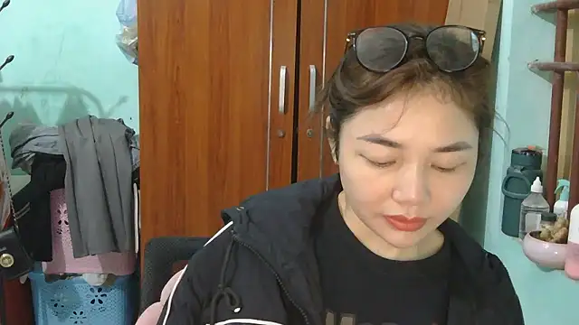 Uhem112 online show from December 2025 03:46:02 AM