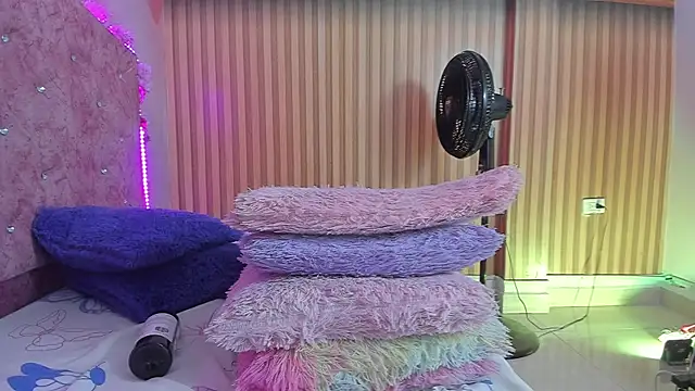 violet taylor  online show from September 2025 02:27:02 AM