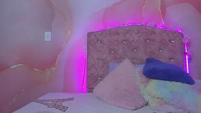 violet taylor  online show from October 2025 02:26:02 AM