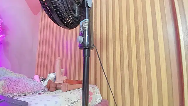 violet taylor  online show from January 2026 02:16:02 AM