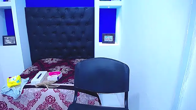 LauraMossart online show from November 2025 11:13:01 PM