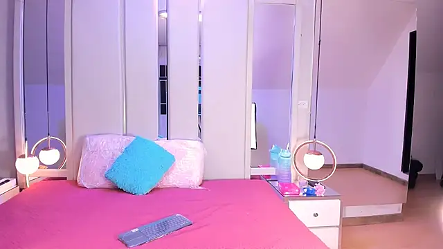 EmmaWilliam1 online show from September 2025 05:45:02 AM