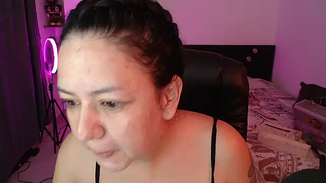 Snapshot of Abbyjoness21 chatting on October 2025 09:41:01 AM Abbyjoness21 online show from October 2025 09:41:01 AM