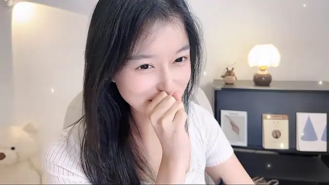 Onechestnut online show from November 2025 06:07:02 PM