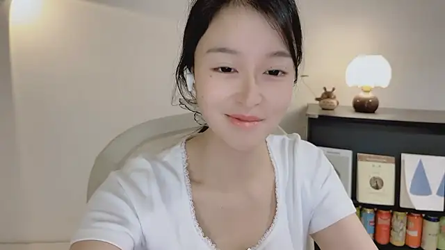 Onechestnut online show from April 2026 06:14:01 AM