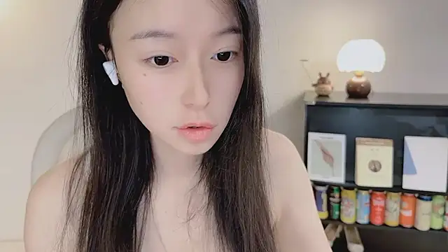 Onechestnut online show from April 2026 06:16:01 AM