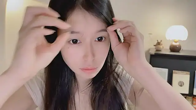 Onechestnut online show from April 2026 06:06:01 AM