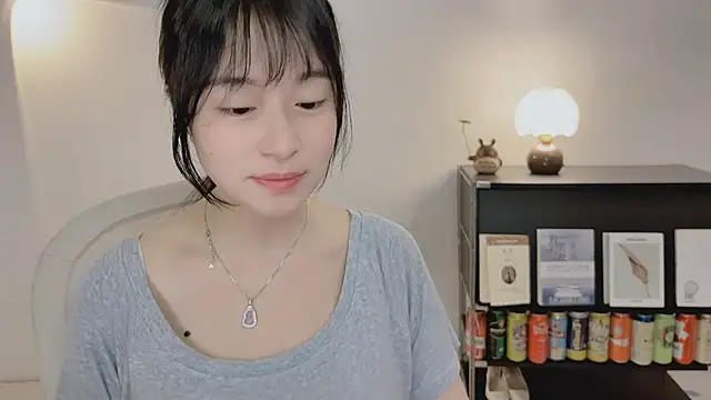 Snapshot of Onechestnut chatting on May 2026 05:12:01 AM Onechestnut online show from May 2026 05:12:01 AM