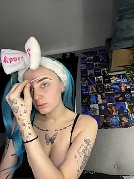 Snapshot of Bluetingx chatting on November 2025 01:33:02 PM Bluetingx online show from November 2025 01:33:02 PM