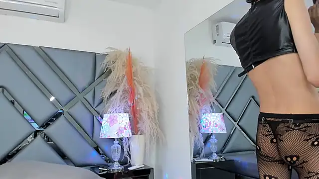 Milan LewisS online show from November 2025 12:06:01 PM