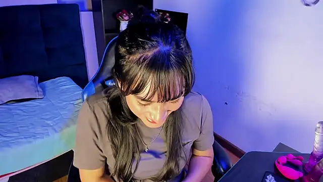 Dhaniela Naugthy online show from October 2025 07:45:02 PM