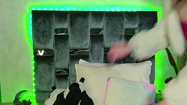 Taurito    online show from October 2025 04:20:02 AM