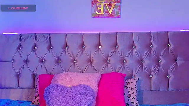 cuteeimy online show from February 2026 06:45:01 PM