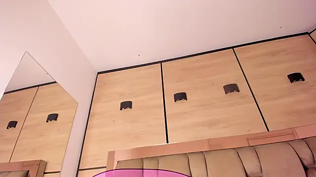 karol lewiss online show from February 2026 12:15:02 PM