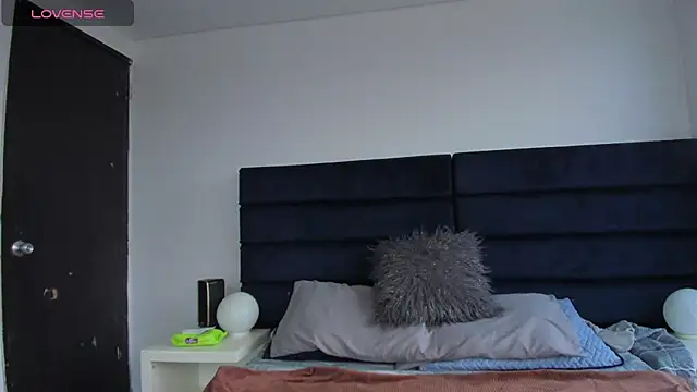 CHARLOTTE KNOX online show from September 2025 12:16:02 PM