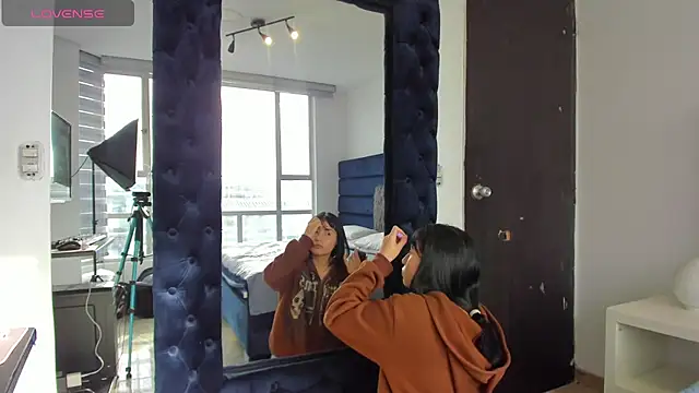 CHARLOTTE KNOX online show from October 2025 12:15:02 PM