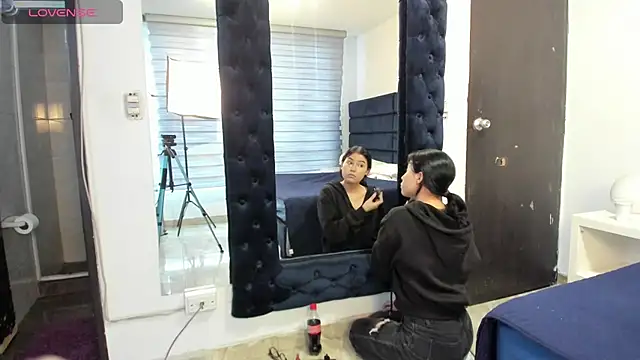 CHARLOTTE KNOX online show from October 2025 11:58:01 AM