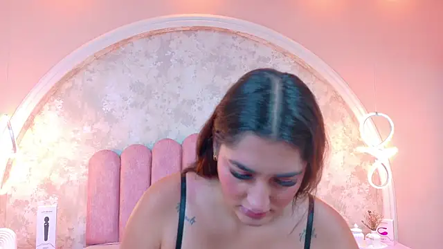 JasmineRhodes online show from November 2025 01:32:02 PM