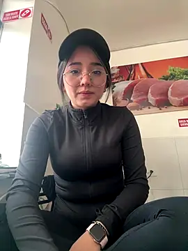 Michelle Zoe online show from November 2025 09:59:02 PM